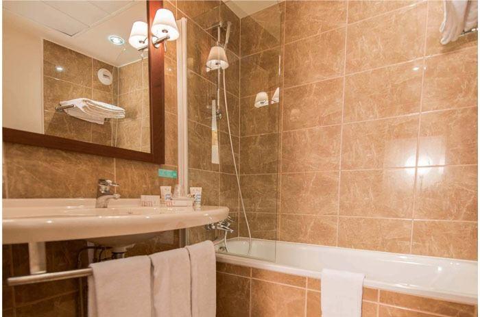 mercure-rambouillet-1lieu1salle-sdb.jpg