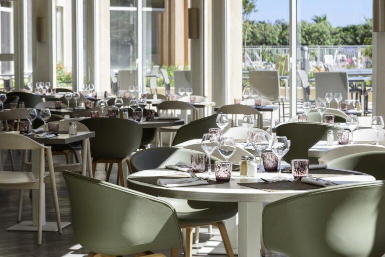 mercure-thalassa-port-frejus-1lieu1salle-hotel-restaurant-meeting-booking.jpg