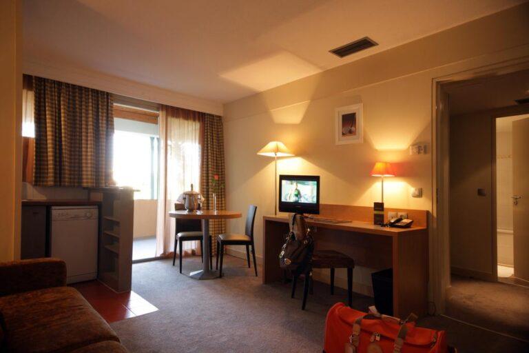 mercure-toulouse-golf-seilh-1lieu1salle-chambre.jpg