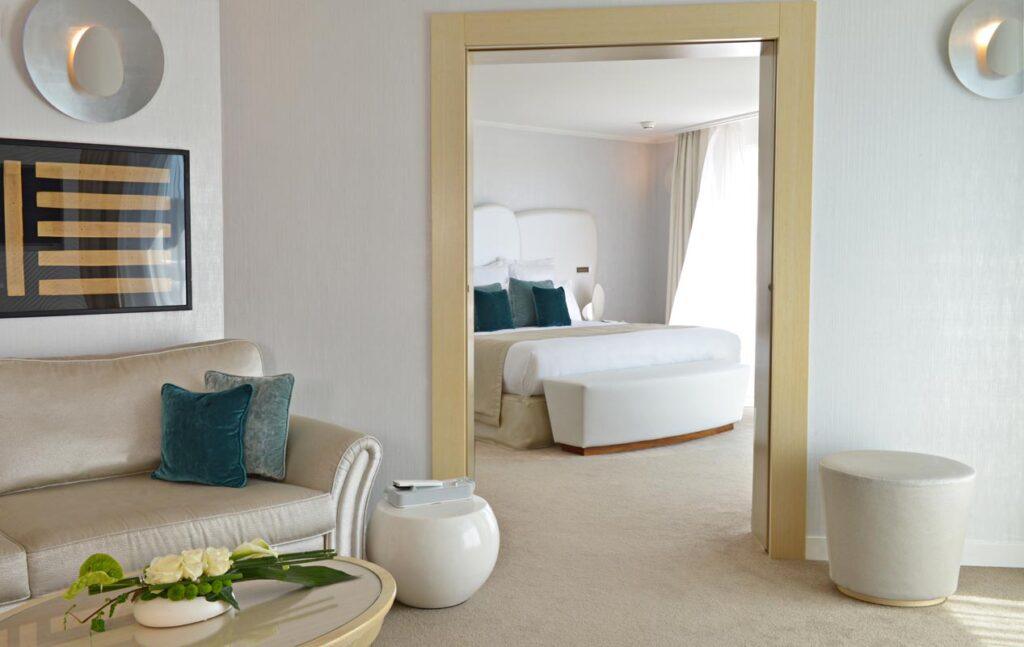 miramar-la-cigale-1lieu1salle-hotel-restaurant-conference-chambre.jpg