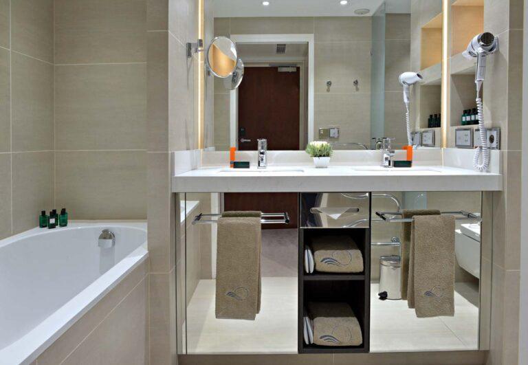 miramar-la-cigale-1lieu1salle-hotel-restaurant-convention-salle-de-bain.jpg