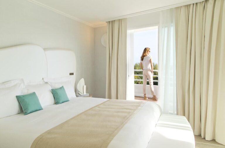 miramar-la-cigale-1lieu1salle-hotel-restaurant-seminaire-chambre.jpg