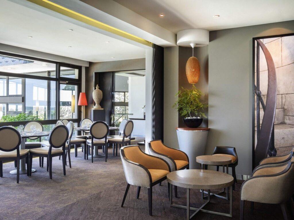 novotel-amboise-1lieu1salle-hotel-restaurant-congres-salon.jpg