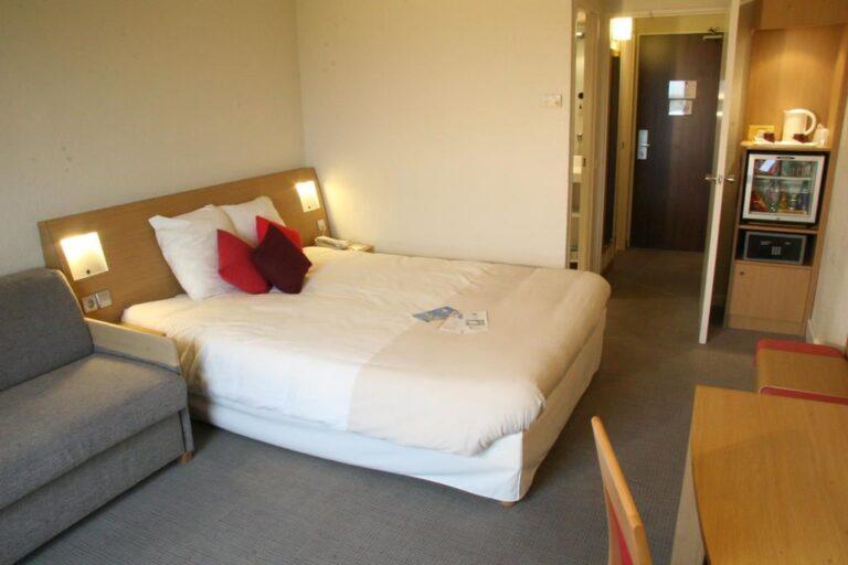 novotel-amboise-1lieu1salle-hotel-restaurant-reunion-chambre.jpg