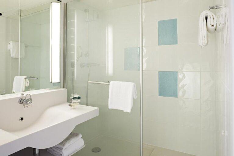 novotel-belfort-centre-atria-1lieu1salle-sdb.jpg
