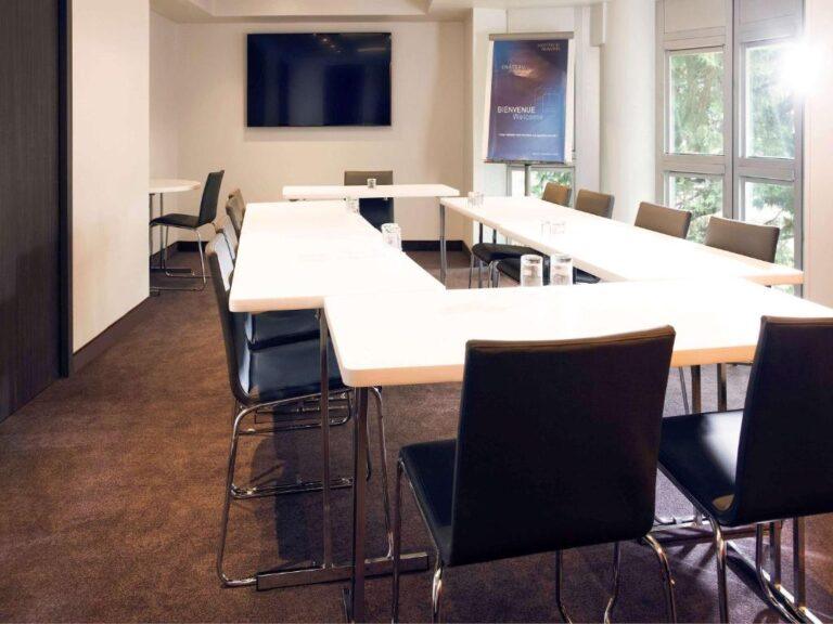 novotel-chateau-de-versailles-1lieu1salle-hotel-restaurant-salle-booking.jpg