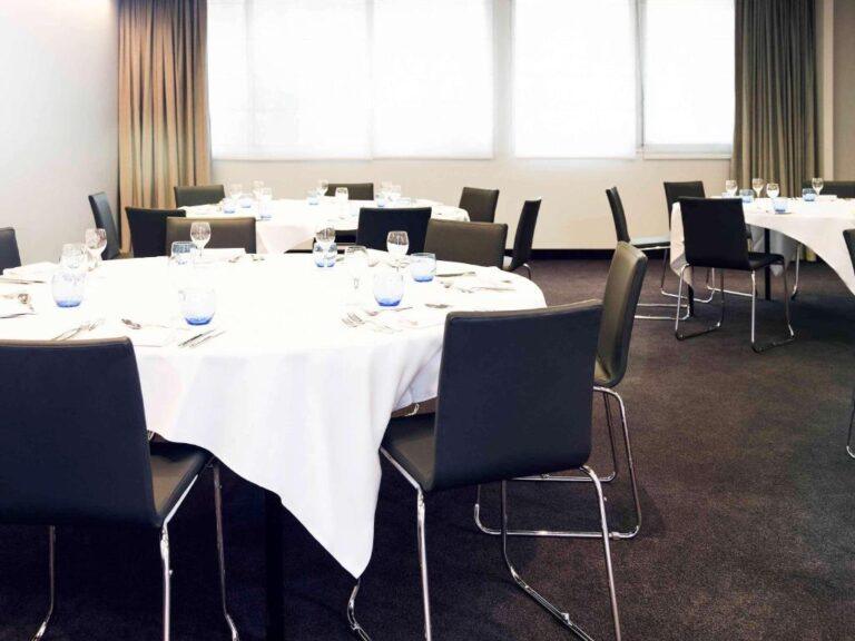 novotel-chateau-de-versailles-1lieu1salle-hotel-restaurant-salle-congres.jpg