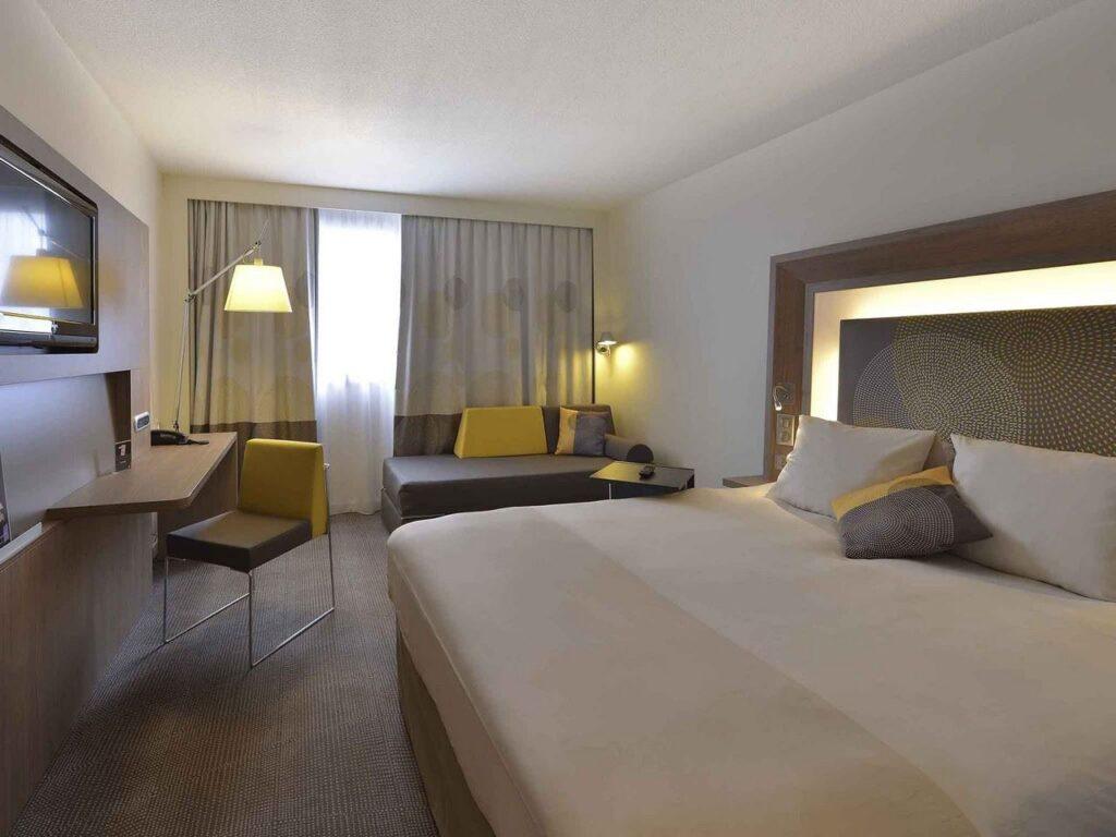 novotel-clermont-ferrand-1lieu1salle-hotel-restaurant-chambres.jpg