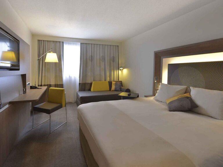 novotel-clermont-ferrand-1lieu1salle-hotel-restaurant-chambres.jpg