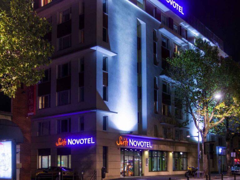 novotel-clermont-ferrand-1lieu1salle-hotel-restaurant-exterieur-nuit.jpg