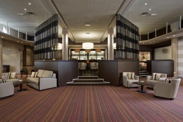 novotel-clermont-ferrand-1lieu1salle-hotel-restaurant-interieur.jpg