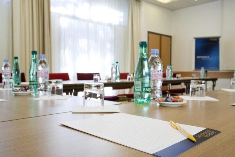 novotel-grenoble-centre-1lieu1salle-restaurant-hotel-salle-conference.jpg