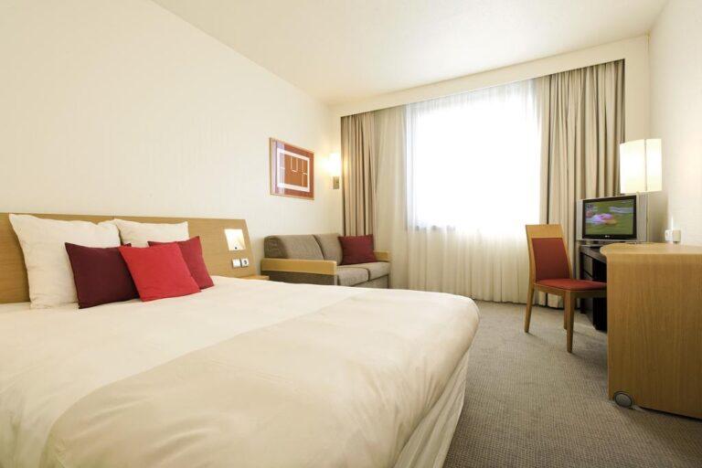 novotel-grenoble-centre-1lieu1salle-restaurant-hotel-seminaires-booking.jpg