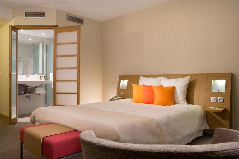 novotel-lille-centre-gare-1lieu1salle-chambre-orange.jpg