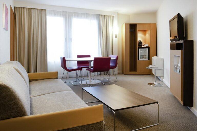 novotel-lille-centre-gare-1lieu1salle-salon.jpg