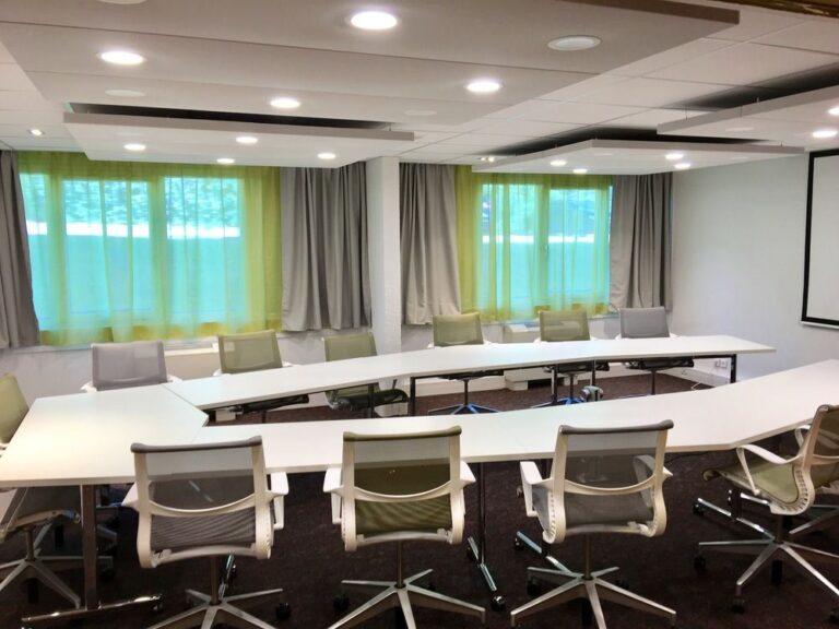 novotel-limoges-le-l1lieu1salle-hotel-restau-salle-reunions.jpg