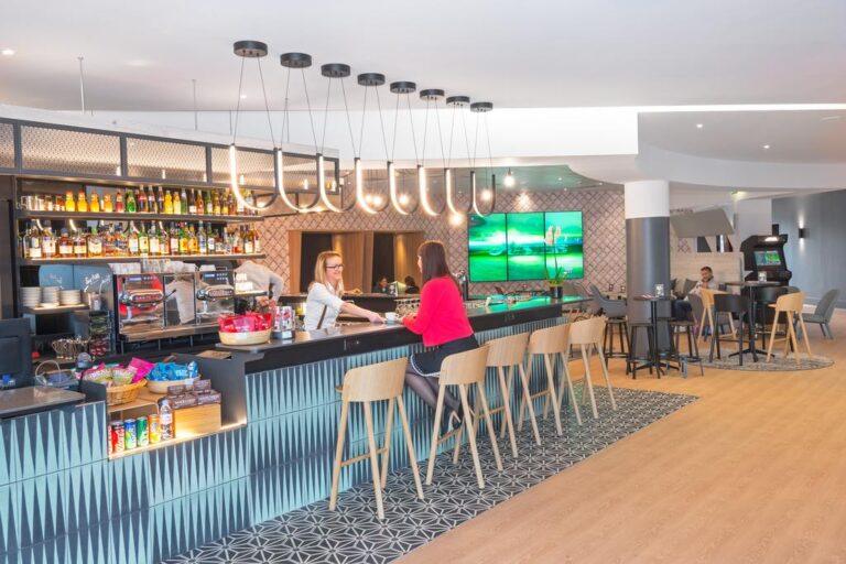novotel-marne-la-vallee-noisy-1lieu1salle-bar.jpg