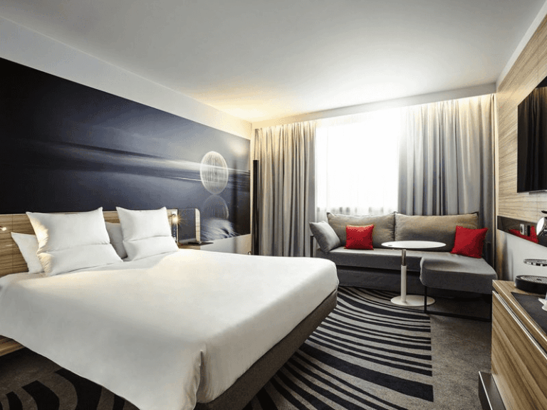 novotel-orleans-st-jean-de-braye-1lieu1salle-hotel-restaurant-chambre.png