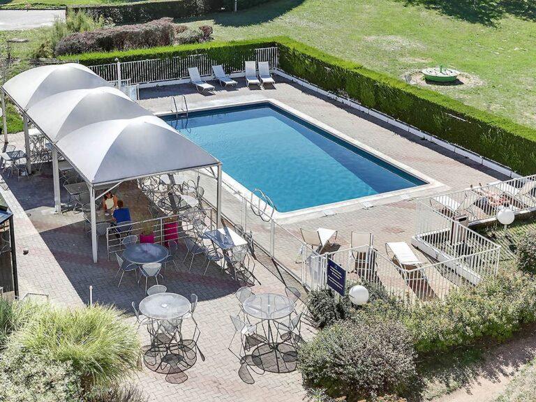 novotel-orleans-st-jean-de-braye-1lieu1salle-hotel-restaurant-piscine-exterieur.jpg