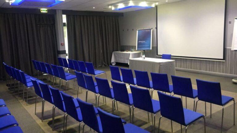 novotel-orleans-st-jean-de-braye-1lieu1salle-hotel-restaurant-seminaire.jpg