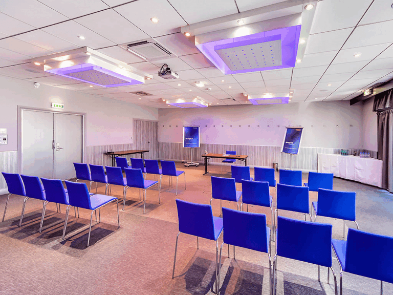 novotel-orleans-st-jean-de-braye-1lieu1salle-hotel-restaurant-serminaire.png