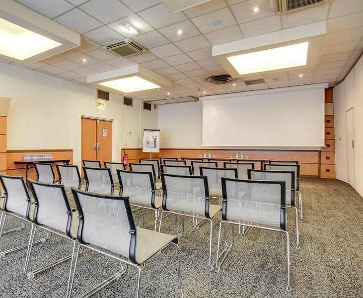 novotel-paris-est-1lieu1salle-congres.jpg