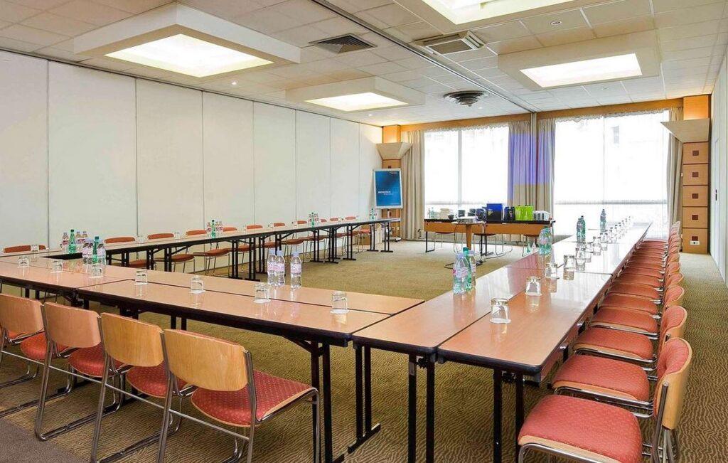 novotel-paris-est-1lieu1salle-convention.jpg