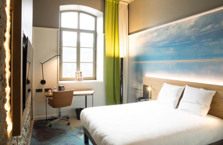 novotel-saint-brieuc-centre-gare-1lieu1salle-chambre.jpg