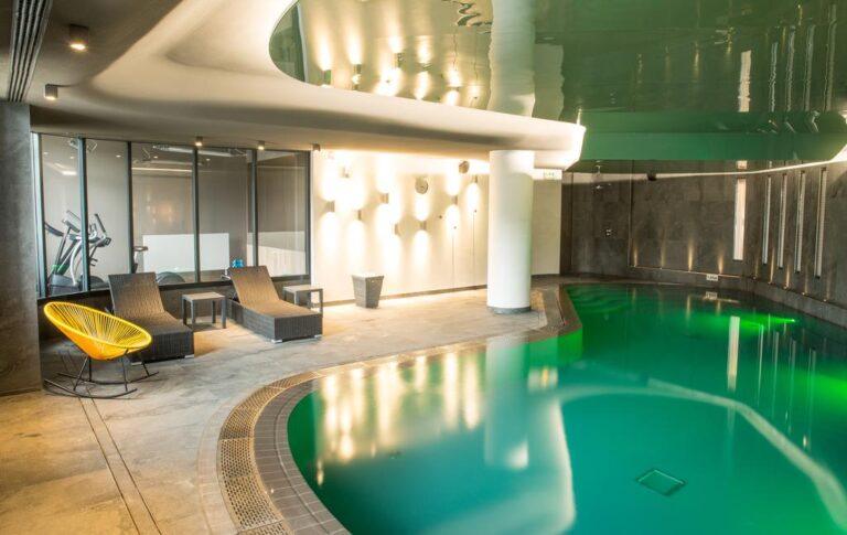 novotel-saint-brieuc-centre-gare-1lieu1salle-piscine.jpg
