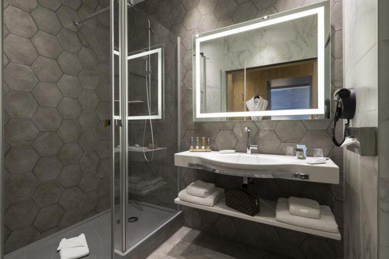 novotel-saint-brieuc-centre-gare-1lieu1salle-sdb.jpg