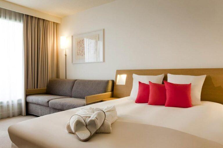 novotel-saint-quentin-golf-national-1lieu1salle-chambre.jpg