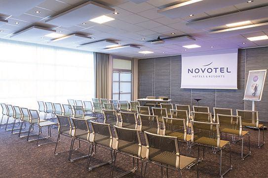 novotel-saint-quentin-golf-national-1lieu1salle-convention.jpg
