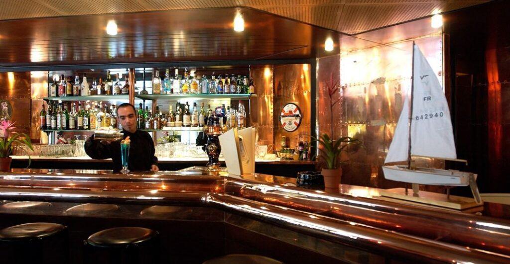 oceania-hotel-restaurant-1lieu1salle-seminaire-conference-bar.jpg