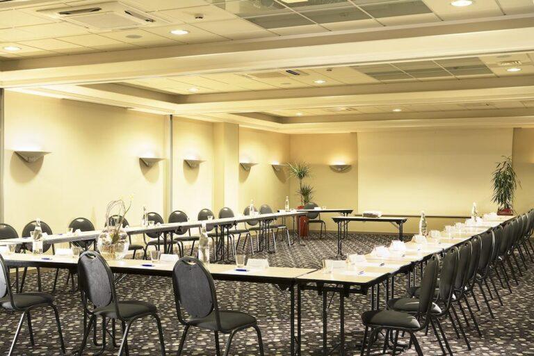 oceania-hotel-restaurant-1lieu1salle-seminaire-reunion-seminaires.jpg