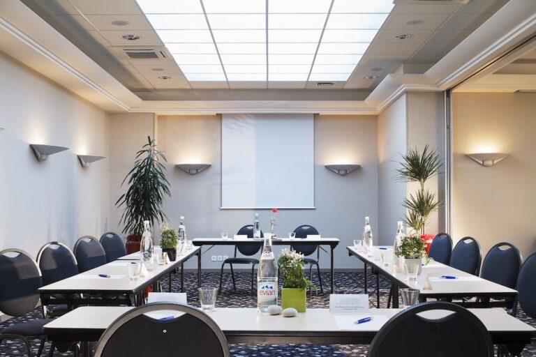 oceania-hotel-restaurant-1lieu1salle-seminaire-seminaires.jpg