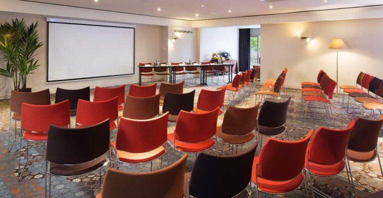 oceania-univers-tours-1lieu1salle-hotel-restaurant-salle-de-convention.jpg