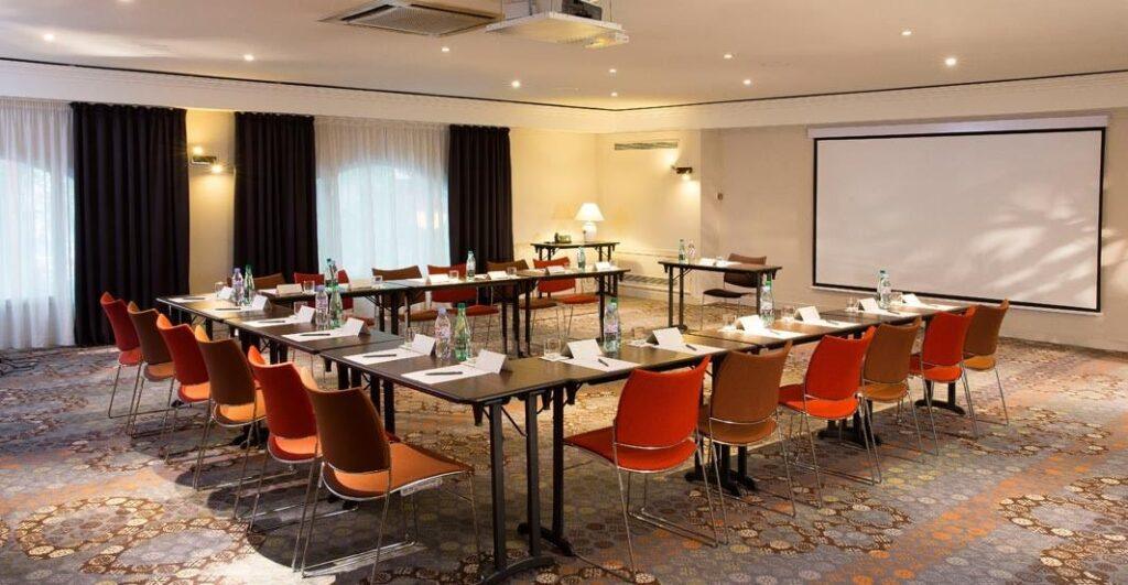 oceania-univers-tours-1lieu1salle-hotel-restaurant-salle-de-reunion.jpg