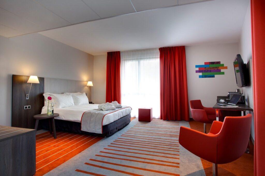 park-inn-lille-1lieu1salle-chambre-rouge.jpg