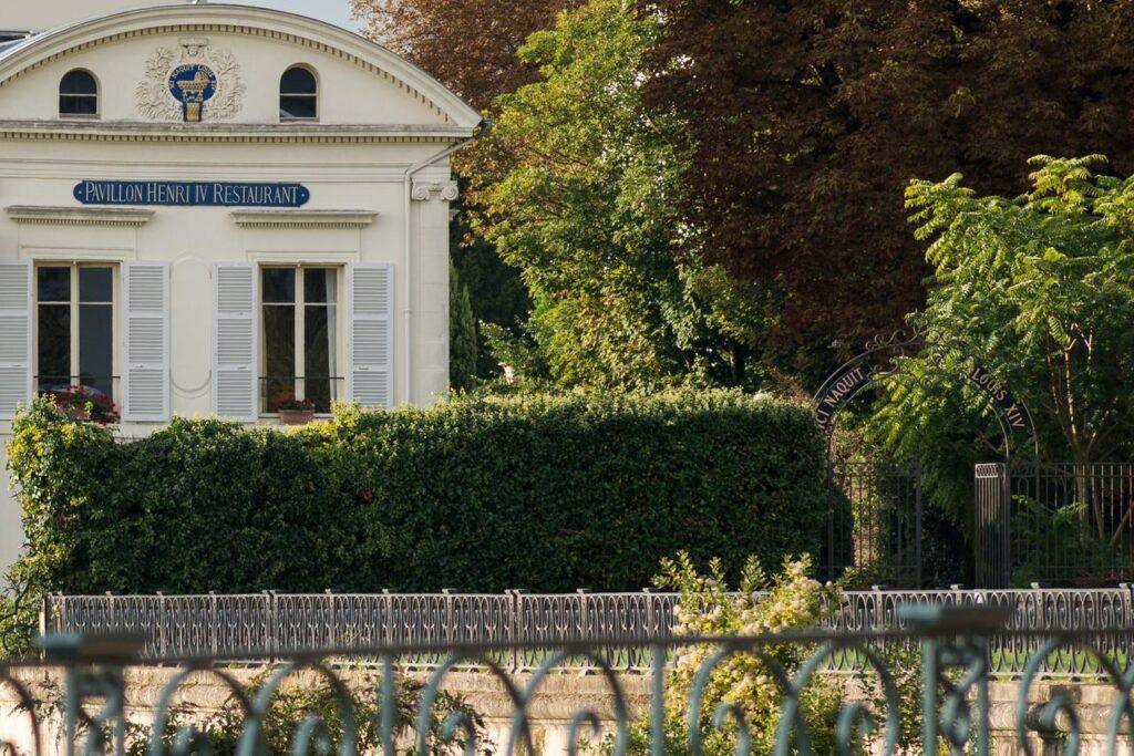 pavillon-henri-IV-1lieu1salle-restaurant-reunion-exterieur.jpg
