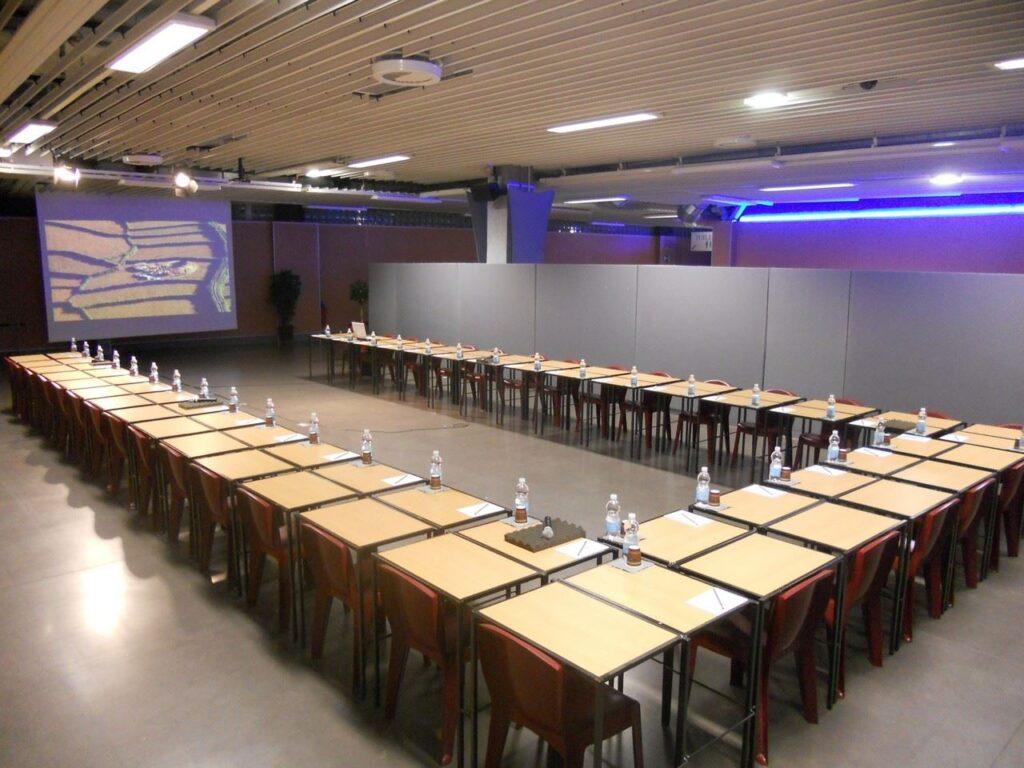 photo-en-U-salle-MIR.jpg