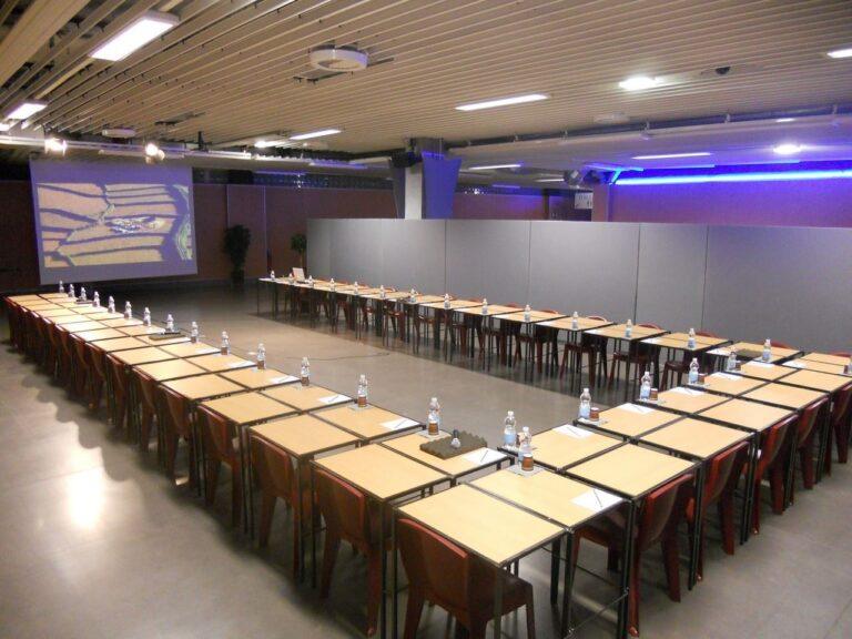 photo-en-U-salle-MIR.jpg