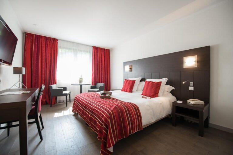 quintessia-resort-1lieu1salle-hotel-restaurant-chambres.jpg
