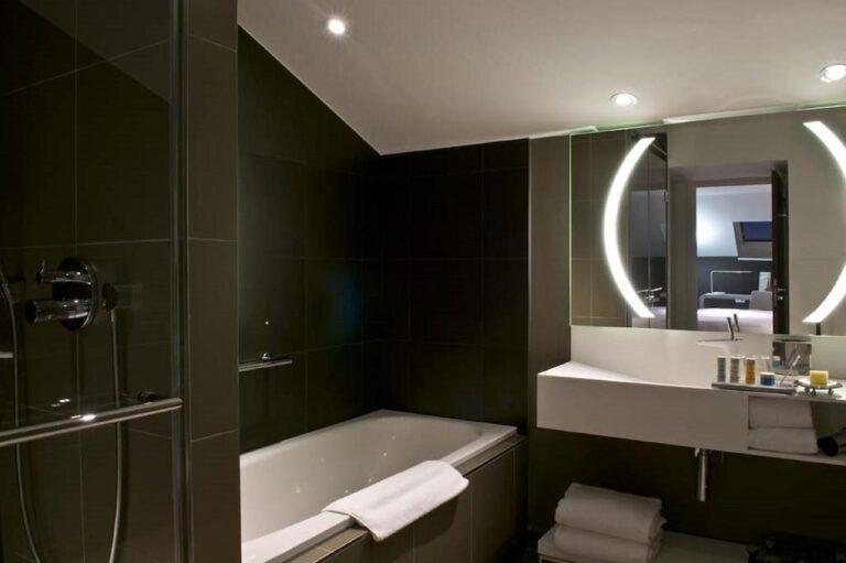 radisson-blu-nantes-1lieu1salle-hotel-restaurant-salle-de-bain.jpg