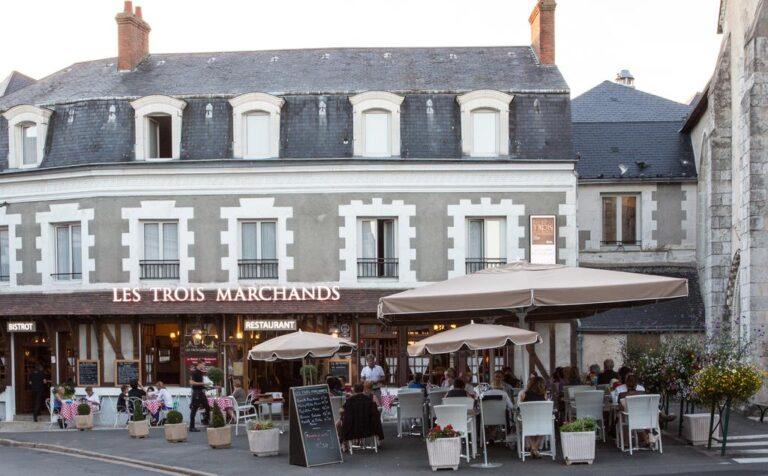 relais-des-trois-chateaux-1lieu1salle-hotel-restaurant-reunion-facade.jpg