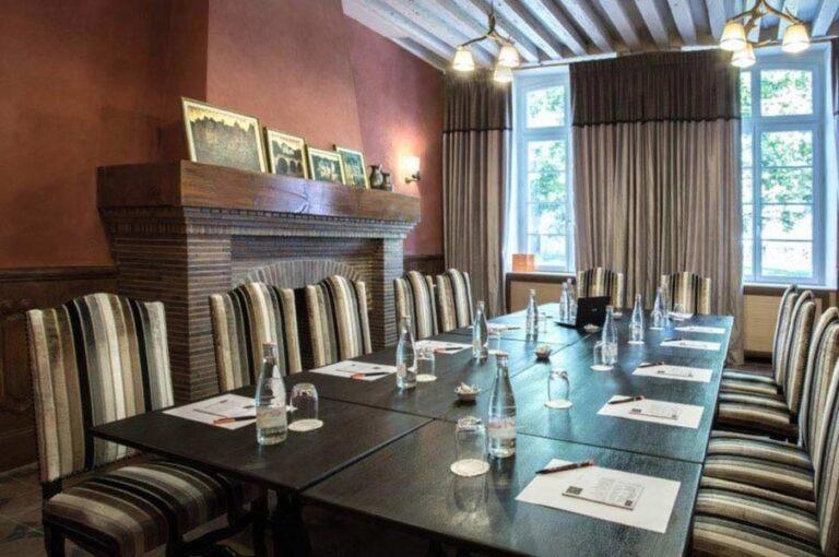 relais-des-trois-chateaux-1lieu1salle-hotel-restaurant-salle-de-reunion.jpg