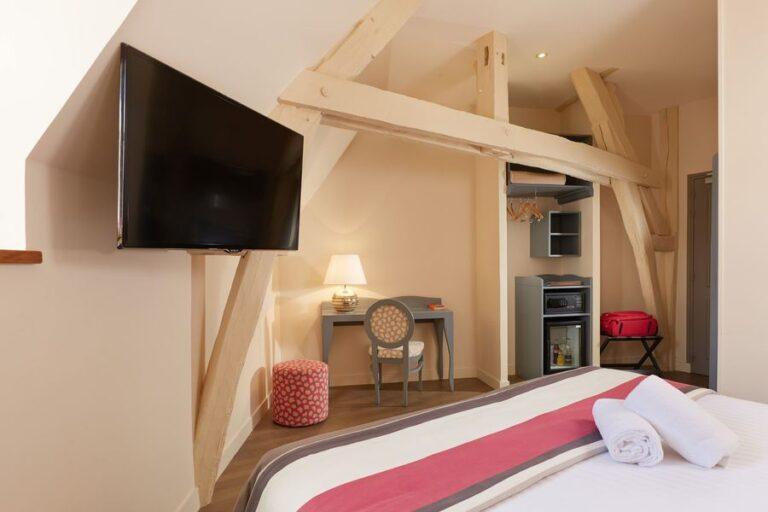 relais-des-trois-chateaux-1lieu1salle-hotel-restaurant-seminaire-chambre.jpg