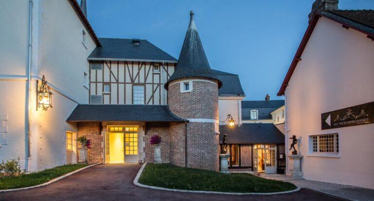 relais-des-trois-chateaux-1lieu1salle-hotel-restaurant-seminaire-exterieur.jpg