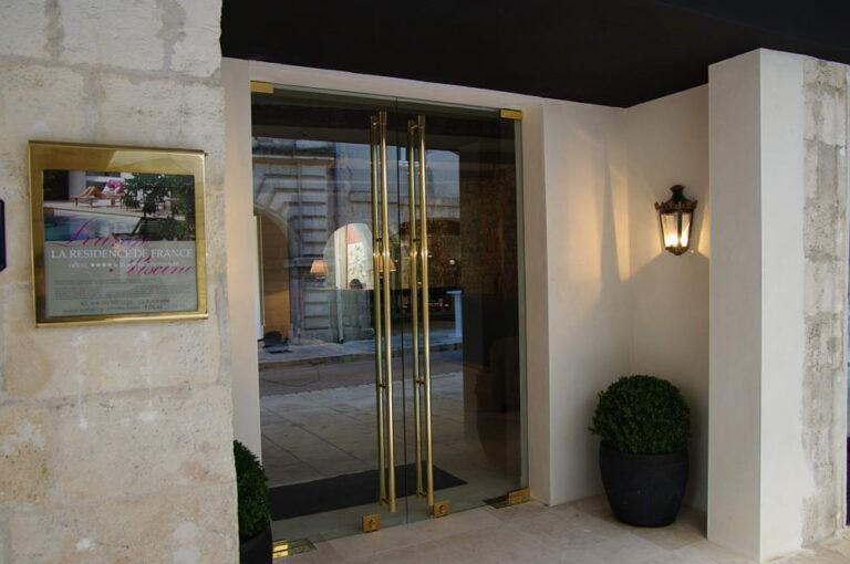 residence-de-france-1lieu1salle-hotel-restaurant-convention-entree.jpg