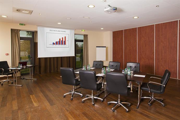 residhome-suites-senart-1lieu1salle-convention.jpg