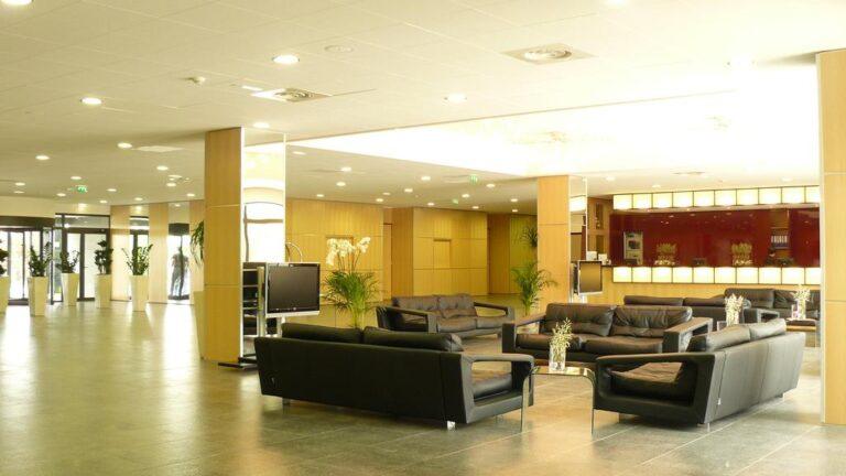 residhome-suites-senart-1lieu1salle-meeting.jpg